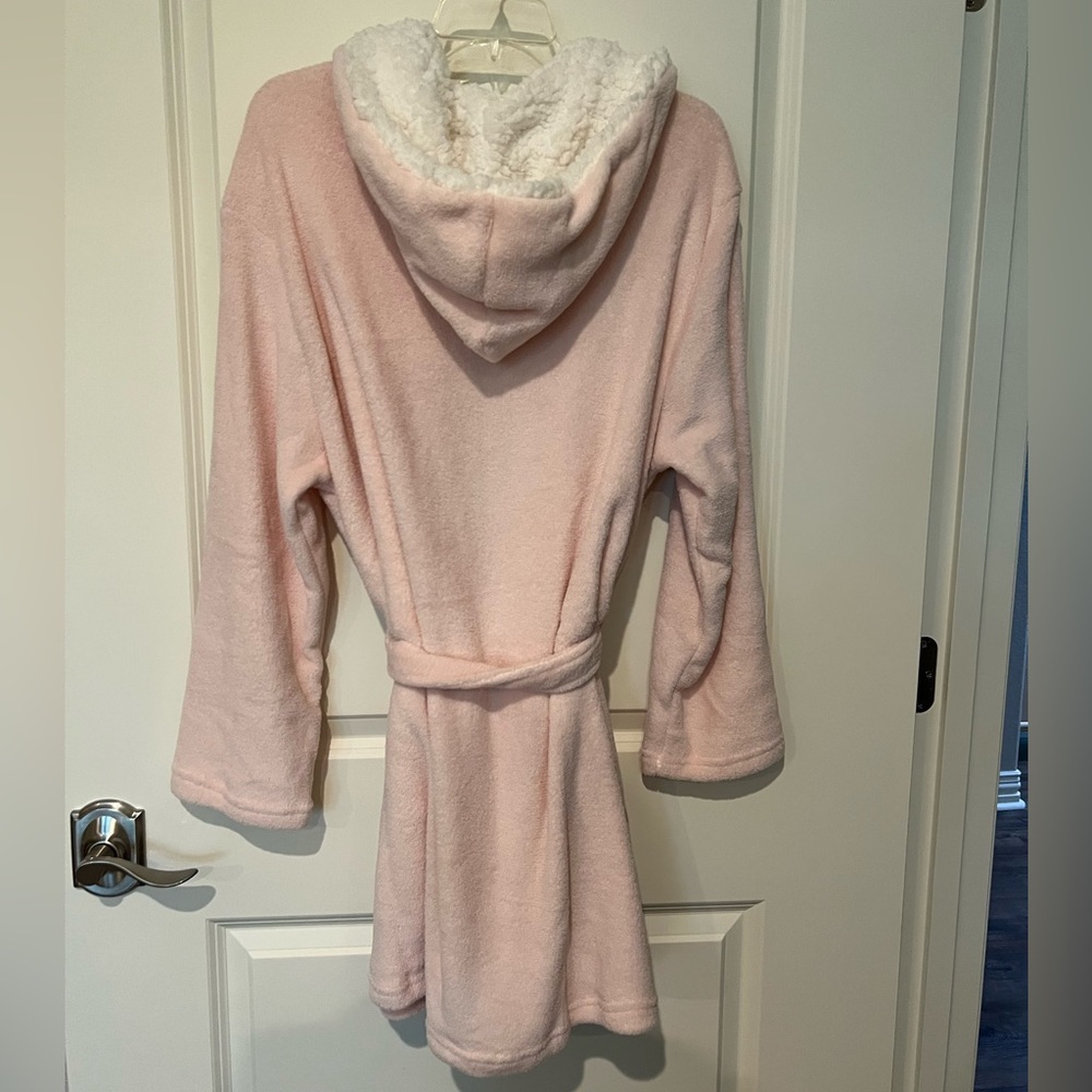 Ulta Short Hooded Robe - Picture 2 of 6